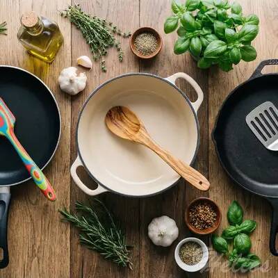 Drewno, silikon czy stal? Jak dobrać akcesoria, by nie zniszczyć garnków i patelni?