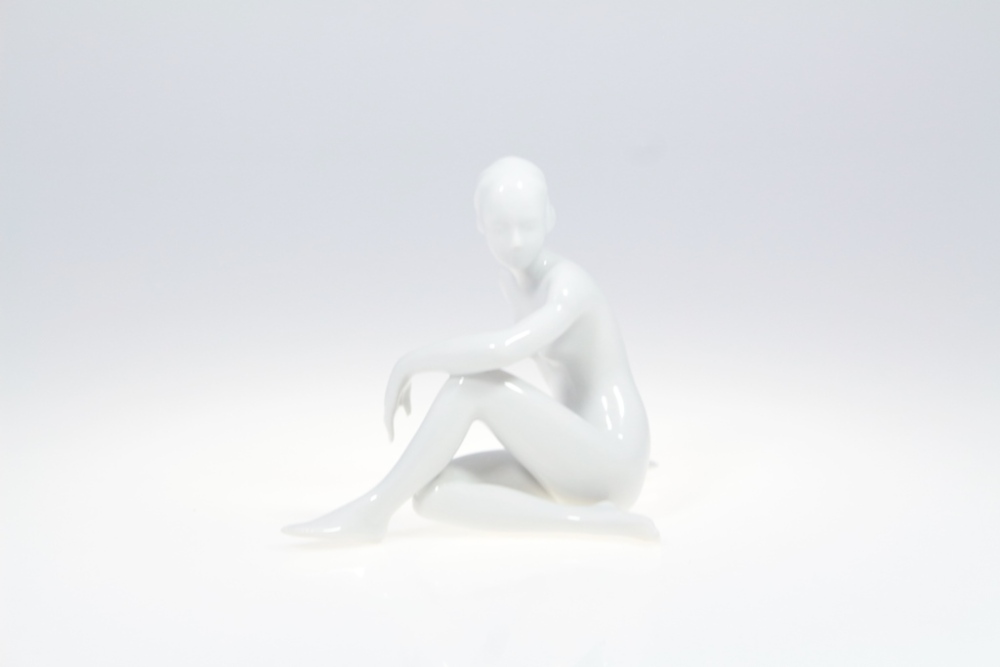 Helios szkło: Figurka porcelanowa - ZAMYŚLONA 0001