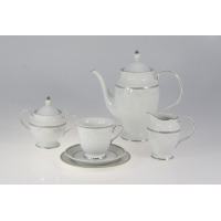 Garnitur do kawy Ćmielów B601 ASTRA dla 12 osób. Biała porcelana z subtelnym roślinnym wzorem i srebrnym zdobieniem, obejmująca dzbanek, cukiernicę, mlecznik i