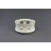 Porcelanowy podgrzewacz Chodzież B014 Kamelia w kolorze białym ze złotym zdobieniem. Okrągły korpus z ażurowymi otworami i eleganckim tłoczonym wzorem