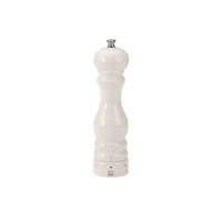 Biały młynek do pieprzu Peugeot Paris o wysokości 22 cm. Klasyczny, elegancki design z połyskiem, widoczne logo marki u podstawy urządzenia.