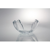 Misa kryształowa Bohemia Colosseum o średnicy 25,5 cm. Przezroczyste naczynie o eleganckim, falistym kształcie i nowoczesnej formie, ustawione na jasnym tle.