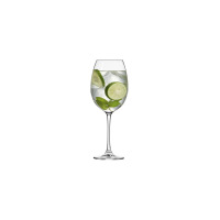 Elegancki kieliszek do wina białego Elite marki Krosno Glass wypełniony orzeźwiającym napojem z lodem, plastrami limonki i listkami mięty na białym tle.