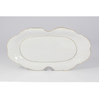 Biała porcelanowa taca Ćmielów 36 cm z serii 3604 Rococo o owalnym kształcie, z ozdobnym reliefem na brzegach i eleganckim złotym wykończeniem krawędzi.