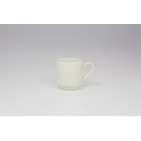Wysoka filiżanka sztaplowana 0,20 l z serii BANQUET marki RAK Porcelain. Klasyczne naczynie z białej porcelany o minimalistycznym designie, widok z profilu.