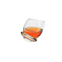 Szklanka do whisky Roly-Poly marki Krosno Glass z bursztynowym trunkiem. Naczynie o zaokrąglonym dnie przechylone na bok, wykonane z przejrzystego szkła
