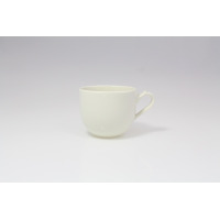 Biały kubek 360 ml z kolekcji ANNA marki RAK Porcelain. Klasyczne naczynie o gładkiej powierzchni i zaokrąglonym kształcie, ukazane w ujęciu z profilu na