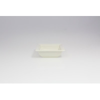 Kremowa misa kwadratowa 14 cm z serii Classic Gourmet marki RAK Porcelain. Minimalistyczna salaterka o gładkiej powierzchni, widok z przodu na białym tle.