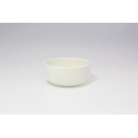 Biała misa sztaplowana 14 cm z serii BANQUET marki RAK Porcelain. Minimalistyczna salaterka o gładkiej powierzchni, ustawiona centralnie na jasnym tle.