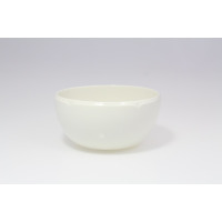 Biała salaterka ANNA marki RAK Porcelain o średnicy 18 cm. Klasyczna, minimalistyczna miska z gładkiej porcelany, ujęta w widoku z przodu na jasnym tle.