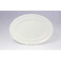 Owalny półmisek ANNA marki RAK Porcelain o długości 38 cm. Białe naczynie z eleganckim, subtelnym żłobieniem na krawędziach, zaprezentowane w widoku z góry.