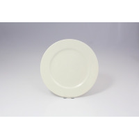 Talerz deserowy 23 cm BANQUET marki RAK Porcelain o minimalistycznym, kremowym wykończeniu. Okrągłe naczynie z szerokim rantem, widok z góry na gładką