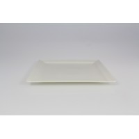 Kwadratowy talerz CLASSIC GOURMET marki RAK Porcelain o wymiarach 27 cm. Białe, gładkie naczynie o minimalistycznym designie, widoczne w ujęciu z profilu.