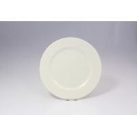 Talerz płytki 24 cm BANQUET marki RAK Porcelain o minimalistycznym, kremowym wykończeniu. Klasyczna, gładka forma z szerokim rantem, widok z góry na białym tle.