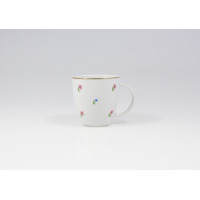Biały porcelanowy kubek 300 ml 0112 Victoria marki Lubiana z delikatnym motywem drobnych różowych i niebieskich kwiatków oraz subtelnym złotym obrzeżem.