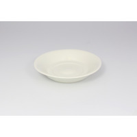 Biały spodek 15 cm marki Fine Dine od RAK Porcelain o minimalistycznym, eleganckim designie, ukazany w ujęciu z góry na jasnym tle.