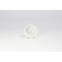 Biała porcelanowa czarka Lubiana Maria o średnicy 7,5 cm. Widok z góry na wnętrze naczynia o minimalistycznym, eleganckim designie na jasnym tle.