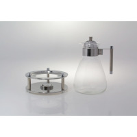 Szklany dzbanek z podgrzewaczem PERLE marki Regent Inox. Zestaw składa się z przezroczystego naczynia z metalową pokrywką i uchwytem oraz stalowej podstawy na