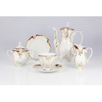 Porcelanowy garnitur do kawy Ćmielów Rococo dla 12 osób. Białe naczynia z bordowym zdobieniem i złotymi ornamentami: dzbanek, cukiernica, mlecznik oraz
