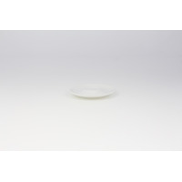 Biały spodek Lubiana BOLA o średnicy 12,5 cm. Minimalistyczne naczynie z porcelany o gładkiej powierzchni, widoczne w ujęciu centralnym na jasnym tle.