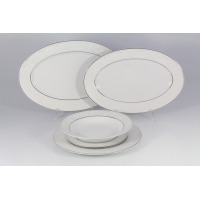 Serwis obiadowy Chodzież E373 Yvonne dla 12 osób. Zestaw 44 części z białej porcelany z delikatnym tłoczonym wzorem i srebrnym wykończeniem brzegów.