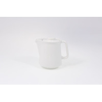 Biały porcelanowy imbryk Lubiana HEL o pojemności 0,40 l. Minimalistyczny czajnik z wygodnym uchwytem i dopasowaną pokrywką, ujęty na czystym, jasnym tle.