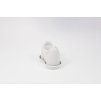 Biały komplet do przypraw Lubiana 504LU12 na owalnej podstawce. Zestaw składa się z dwóch minimalistycznych solniczek i pieprzniczek o gładkiej, porcelanowej