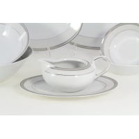Sosjerka z serwisu obiadowego Chodzież E685 YVONNE na owalnej podstawce. Biała porcelana z eleganckim, srebrnym zdobieniem na obrzeżach, ujęta w zbliżeniu.