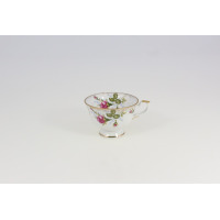 Porcelanowa filiżanka do herbaty 0,22 l Iwona Złota róża marki Chodzież z delikatnym motywem róż, złotym wykończeniem krawędzi i elegancką stopką na białym tle.