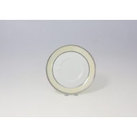 Spodek 16 cm B601 ASTRA marki Ćmielów. Porcelanowe naczynie z kremowym brzegiem zdobionym geometrycznym wzorem w czarno-srebrne kwadraty, widok z góry.