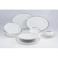 Zestaw kawowy dla 12 osób Chodzież G238 Yvonne. Biała porcelana z delikatnym srebrnym obrzeżem, obejmująca półmiski, miseczki, talerze i sosjerkę na białym tle.