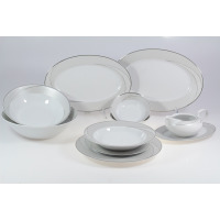 Serwis obiadowy Chodzież E615 YVONNE dla 12 osób. Białe naczynia porcelanowe z delikatnym szarym wzorem na obrzeżach, ustawione w elegancką kompozycję.
