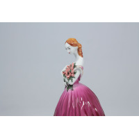 Figurka porcelanowa - MARKIZA w bordowej sukni (0060)