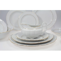 Biały serwis obiadowy Chodzież Maria Teresa B014 dla 12 osób. Elegancka porcelana ze złotym zdobieniem, widoczna sosjerka na talerzyku oraz stos talerzy.
