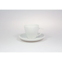 Biała porcelanowa filiżanka 0,35 l ze spodkiem marki Lubiana z serii Beata/Dorota. Klasyczny, minimalistyczny design o gładkiej powierzchni, ujęty w widoku z