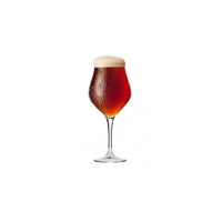 Kieliszek do piwa Avant-Garde marki Krosno Glass o pojemności 420 ml wypełniony ciemnym piwem z pianką, widoczny na białym tle. Szkło z widocznymi kroplami