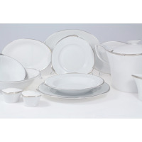Serwis obiadowy Ćmielów HAPPA Platyna dla 12 osób. Białe porcelanowe naczynia o nowoczesnym kształcie z subtelnym srebrnym wykończeniem brzegów w aranżacji.