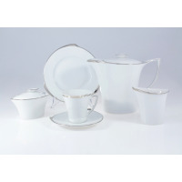 Serwis obiadowy Ćmielów HAPPA Platyna dla 12 osób. Biała porcelana z subtelnym platynowym wykończeniem, obejmująca dzbanek, cukiernicę, mlecznik oraz filiżankę.