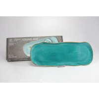 Morski półmisek Lubiana Stone Age o wymiarach 350x135x27 mm z nakrapianą teksturą, ustawiony przed opakowaniem z napisem STONE AGE. Widok z przodu na