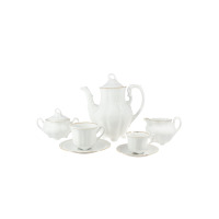 Elegancki serwis obiadowy Ćmielów Bolero 3604. Biała porcelana o klasycznym kształcie z delikatnym złotym zdobieniem: dzbanek, cukiernica, mlecznik oraz dwie