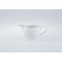 Biała porcelanowa sosjerka Ćmielów Sofia o pojemności 0,50 l z delikatnym tłoczonym wzorem na korpusie oraz eleganckim wykończeniem krawędzi złotą linią.