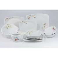 Zestaw kawowy dla 12 osób G860 Akcent marki Chodzież. Biała porcelana o nowoczesnym kształcie z delikatnym, kwiatowym motywem w odcieniach błękitu i różu.