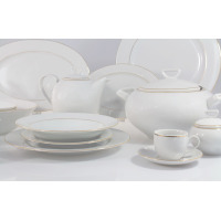 Elegancki serwis obiadowo-kawowy Chodzież 3604 YVONNE dla 12 osób. Biała porcelana ze złotym zdobieniem, w tym talerze, waza, imbryk i filiżanka na spodku.