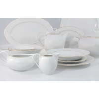 Elegancki serwis obiadowo-kawowy Chodzież 3604 Yvonne dla 12 osób. Biała porcelana ze złotym zdobieniem, obejmująca talerze, dzbanek, wazę oraz mlecznik.