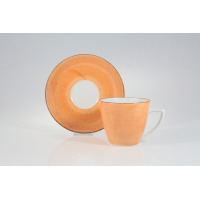 Pomarańczowa filiżanka 350 ml ze spodkiem 6630Ł Beata, Dorota marki Lubiana. Ceramiczny zestaw o nakrapianej fakturze, ustawiony na białym tle.