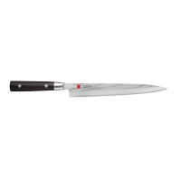 Japoński nóż Sashimi Kasumi 24 cm z charakterystycznym wzorem damastu na ostrzu, ciemną drewnianą rękojeścią z dwoma nitami i logotypem marki na klindze.