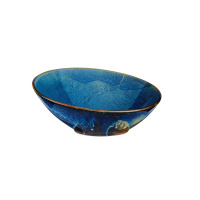 Misa bufetowa 30,5 cm DEEP BLUE marki Verlo. Ceramiczna salaterka o owalnym kształcie, głębokim niebieskim kolorze z cieniowaniem i brązowym wykończeniem