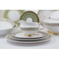 Elegancki serwis obiadowy Ćmielów G413 ASTRA India dla 6 osób. Zestaw z białej porcelany ze złotym zdobieniem i geometrycznym wzorem, prezentujący sosjerkę na