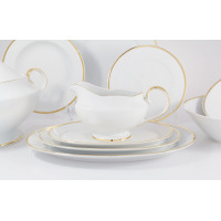 Elegancki serwis obiadowy Ćmielów G067 Astra Złota Wstęga. Biała porcelana ze złotym zdobieniem, widoczna sosjerka na talerzach oraz waza i półmisek w tle.