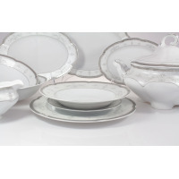 Elegancki serwis obiadowy Ćmielów E361 Bolero Vera dla 6 osób. Biała porcelana z subtelnym srebrnym zdobieniem na brzegach, wyeksponowana w zestawieniu talerzy